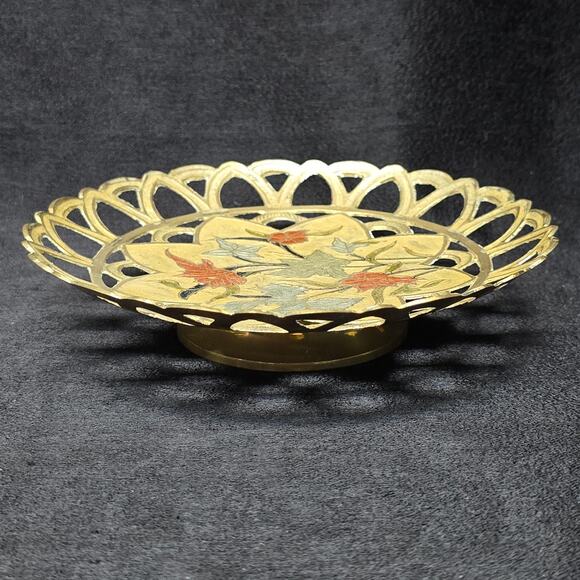 Vintage Solid Brass Floral Scalloped & Etched Change Bowl Tray - Picture 6 of 10